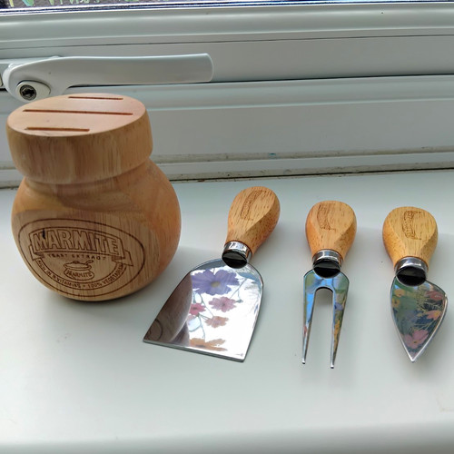 Marmite wooden piece cheese - wooden, 3-piece
